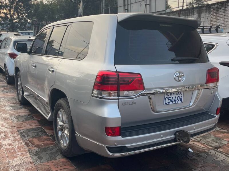 TOYOTA LAND CRUISER GXR V8